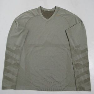 Lululemon Men's Metal Vent Tech Long Sleeve V Neck Heathered Fatigue Green L